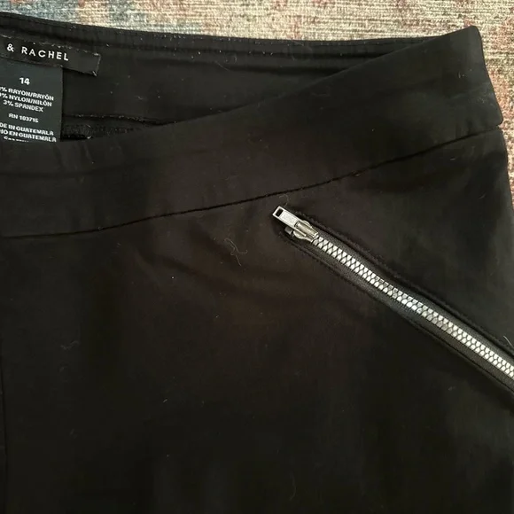 Women’s Size 14 Black Zac & Rachel Capris.                 Excellent Condition! - Picture 3 of 5